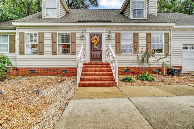 304 Plantation Ln, Smithfield, VA 23430