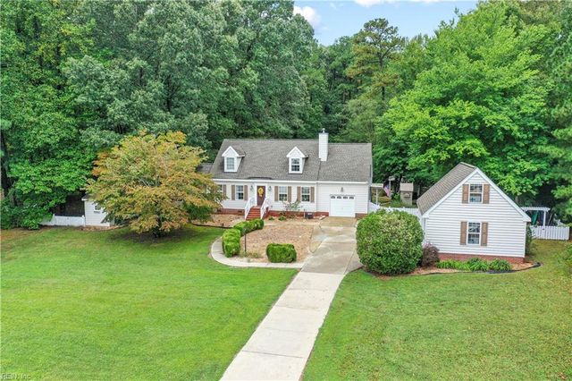 304 Plantation Ln, Smithfield, VA 23430