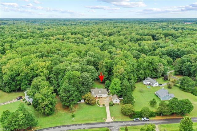 304 Plantation Ln, Smithfield, VA 23430