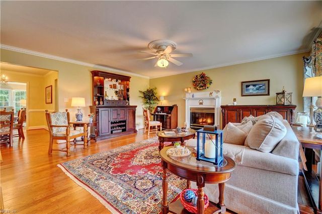 304 Plantation Ln, Smithfield, VA 23430