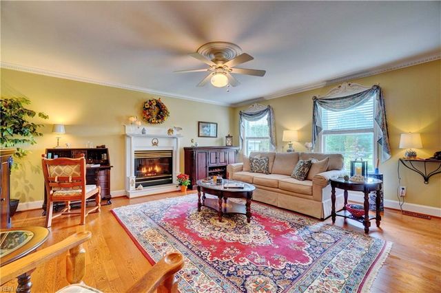 304 Plantation Ln, Smithfield, VA 23430