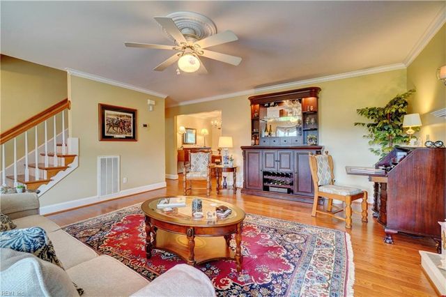 304 Plantation Ln, Smithfield, VA 23430