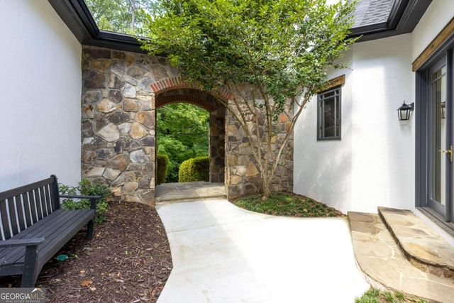 1395 Hearst Drive NE, Brookhaven, GA 30319