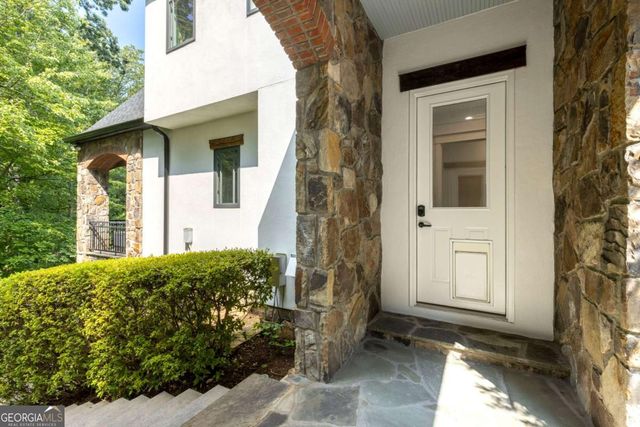 1395 Hearst Drive NE, Brookhaven, GA 30319