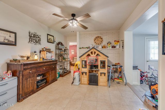 102 Cresswood Drive, Rogersville, TN 37857