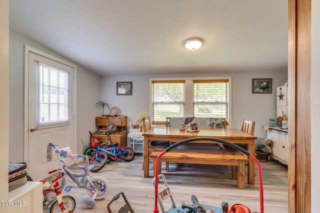 102 Cresswood Drive, Rogersville, TN 37857
