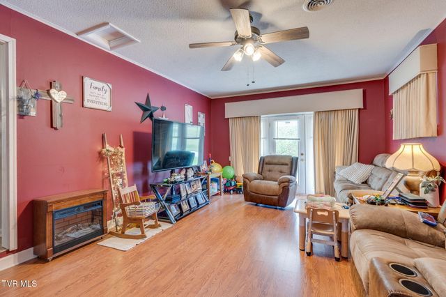 102 Cresswood Drive, Rogersville, TN 37857