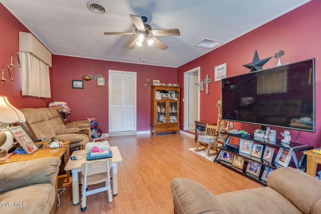 102 Cresswood Drive, Rogersville, TN 37857
