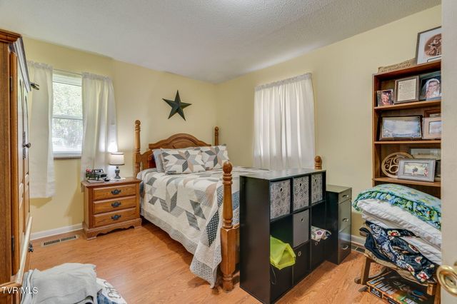 102 Cresswood Drive, Rogersville, TN 37857