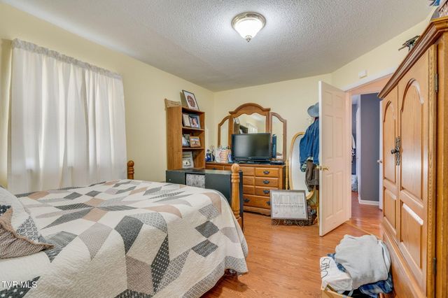 102 Cresswood Drive, Rogersville, TN 37857