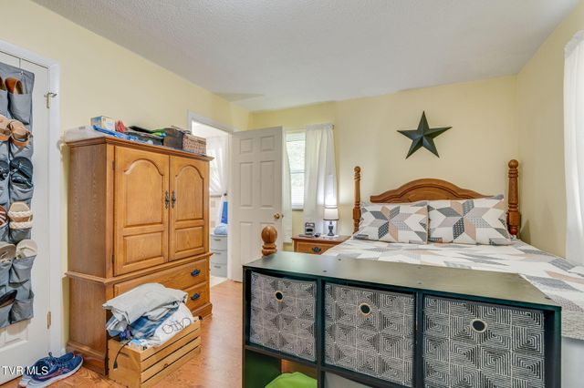 102 Cresswood Drive, Rogersville, TN 37857