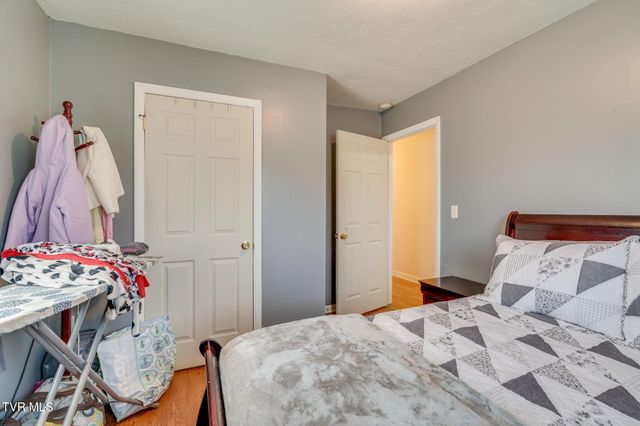 102 Cresswood Drive, Rogersville, TN 37857