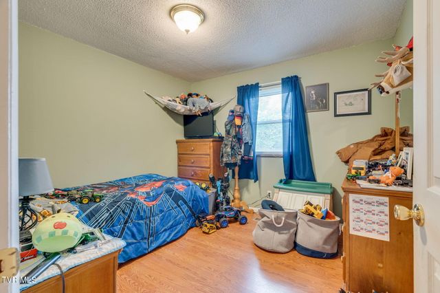 102 Cresswood Drive, Rogersville, TN 37857