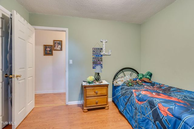 102 Cresswood Drive, Rogersville, TN 37857