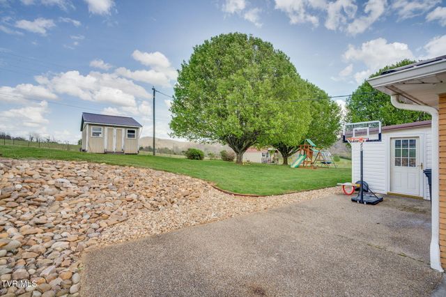 102 Cresswood Drive, Rogersville, TN 37857