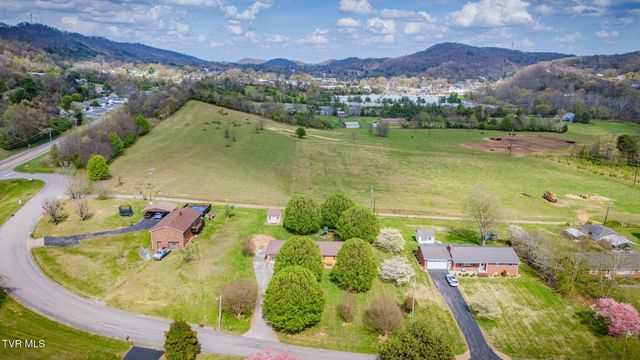 102 Cresswood Drive, Rogersville, TN 37857