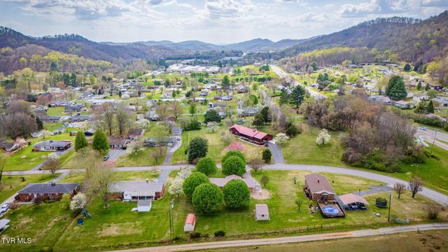 102 Cresswood Drive, Rogersville, TN 37857