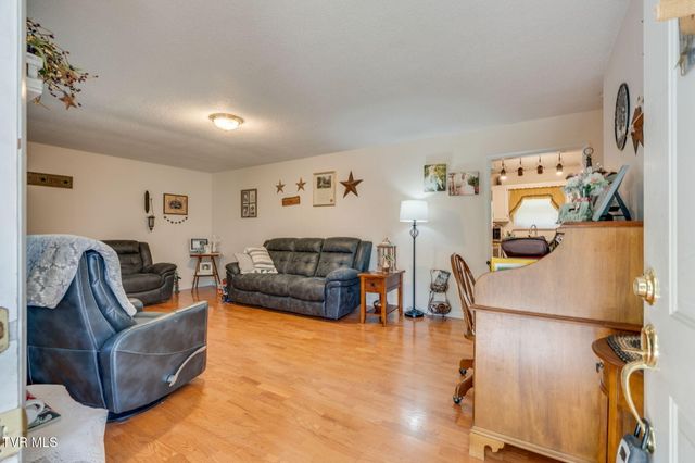 102 Cresswood Drive, Rogersville, TN 37857
