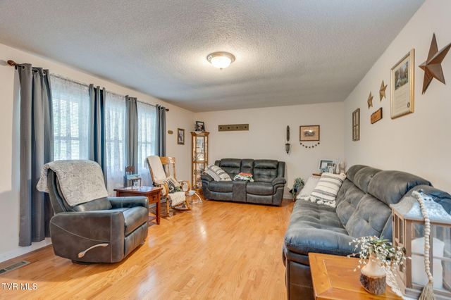 102 Cresswood Drive, Rogersville, TN 37857