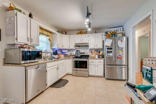 102 Cresswood Drive, Rogersville, TN 37857