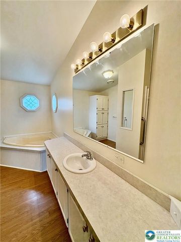 71 Penny Lane, Forks Twp, PA 18040