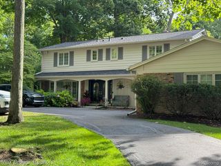 32744 White Oaks Trail, Beverly Hills Village, MI 48025