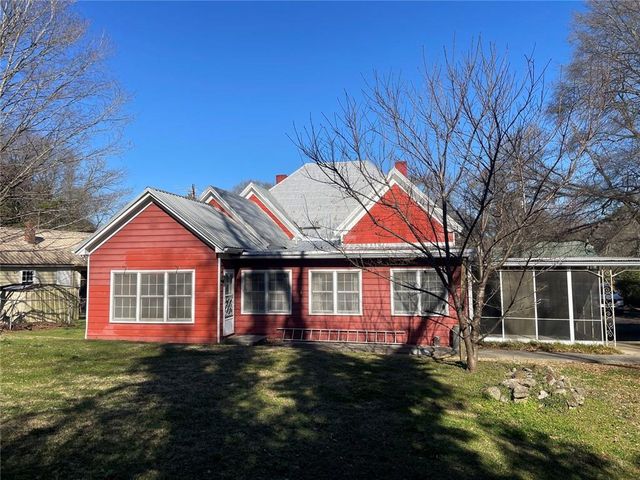 379 West Avenue, Jackson, GA 30233