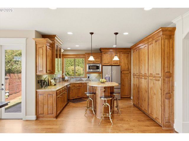 466 Ne 43RD Cir, Camas, WA 98607