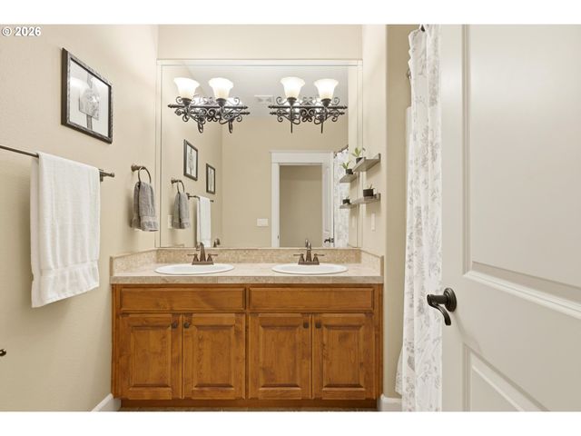 466 Ne 43RD Cir, Camas, WA 98607