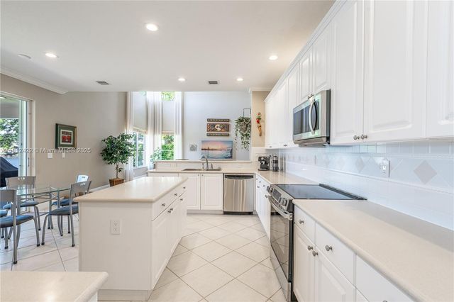 12655 NW 18th Mnr, Pembroke Pines, FL 33028
