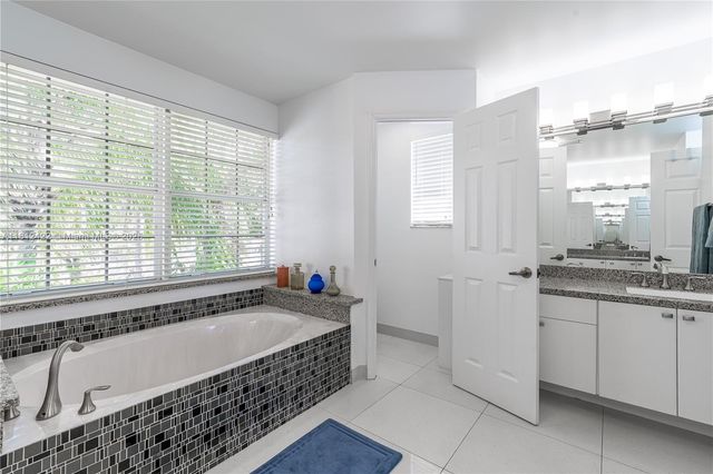 12655 NW 18th Mnr, Pembroke Pines, FL 33028