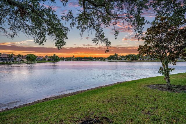 12655 NW 18th Mnr, Pembroke Pines, FL 33028