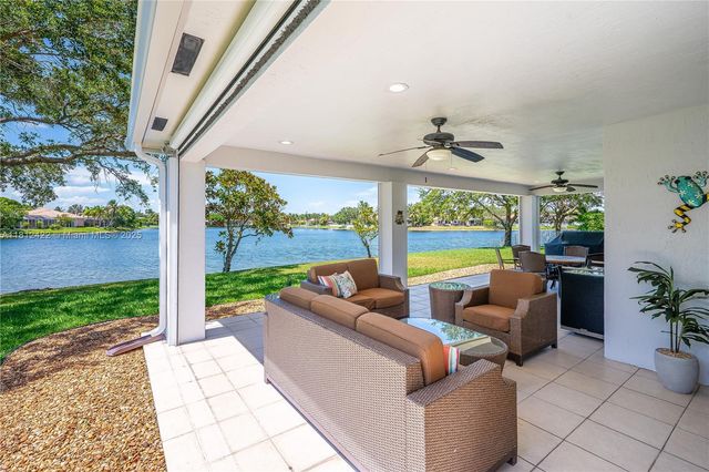 12655 NW 18th Mnr, Pembroke Pines, FL 33028