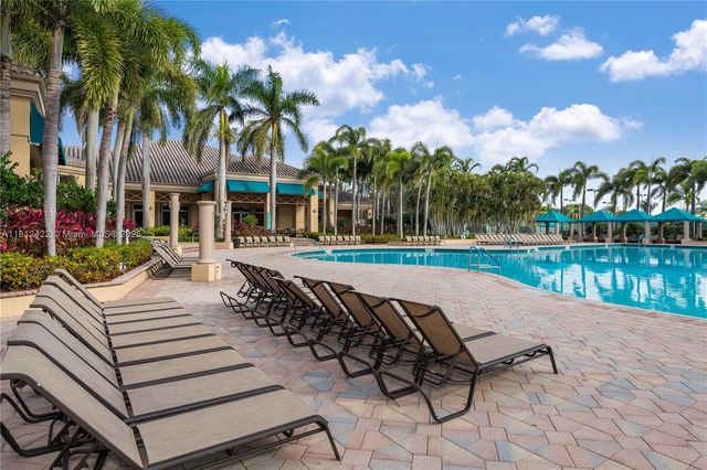 12655 NW 18th Mnr, Pembroke Pines, FL 33028