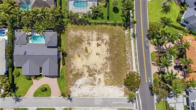 504 Parkwood LN, Naples, FL 34103