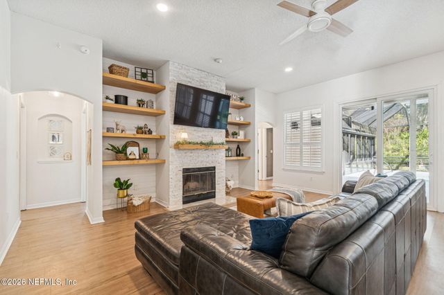 985 BLACKBERRY Lane, St. Johns, FL 32259