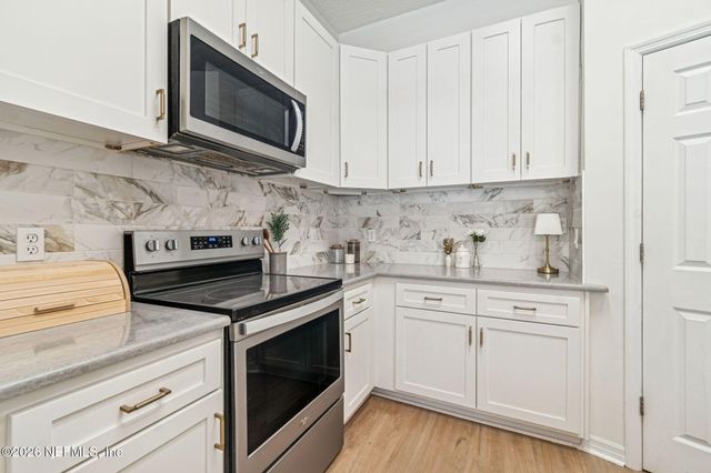 985 BLACKBERRY Lane, St. Johns, FL 32259