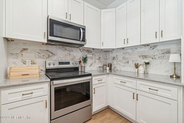 985 BLACKBERRY Lane, St. Johns, FL 32259