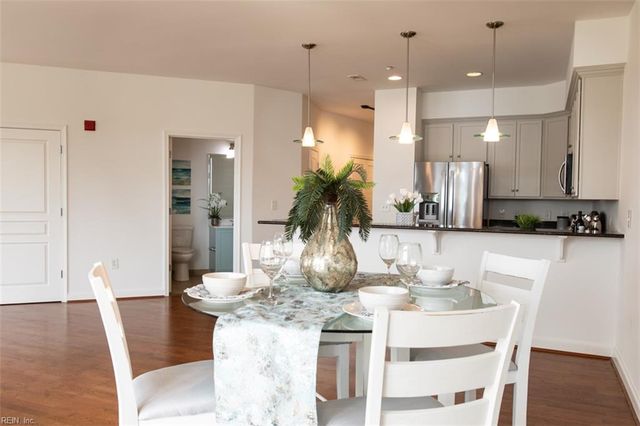 670 Town Center Dr Unit 320, Newport News, VA 23606