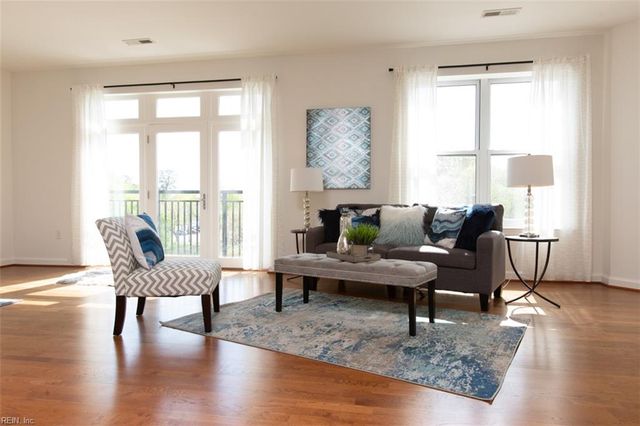 670 Town Center Dr Unit 320, Newport News, VA 23606