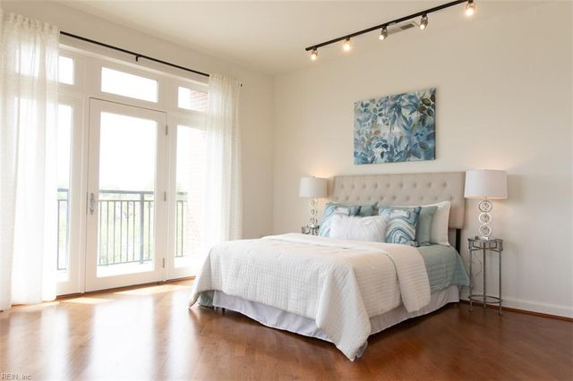 670 Town Center Dr Unit 320, Newport News, VA 23606