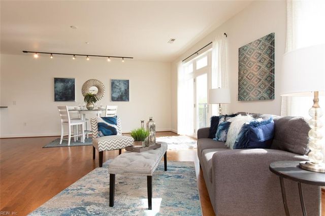 670 Town Center Dr Unit 320, Newport News, VA 23606