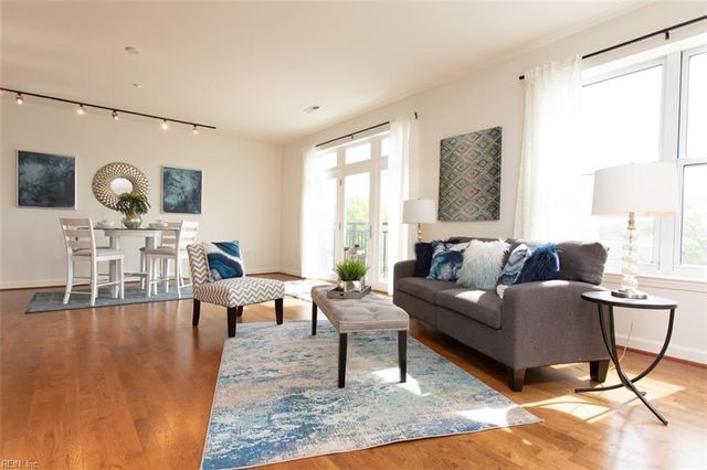 670 Town Center Dr Unit 320, Newport News, VA 23606