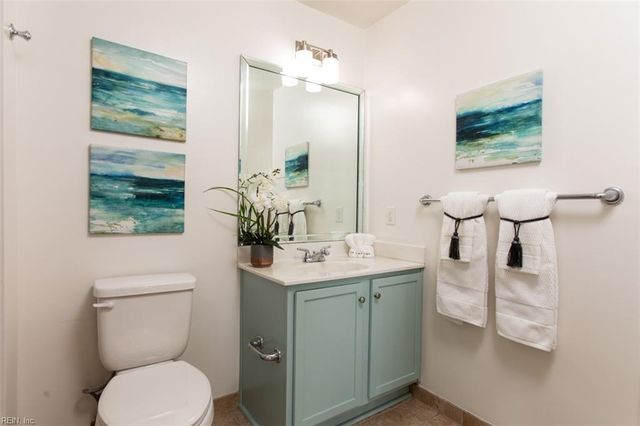 670 Town Center Dr Unit 320, Newport News, VA 23606