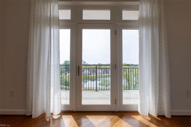 670 Town Center Dr Unit 320, Newport News, VA 23606