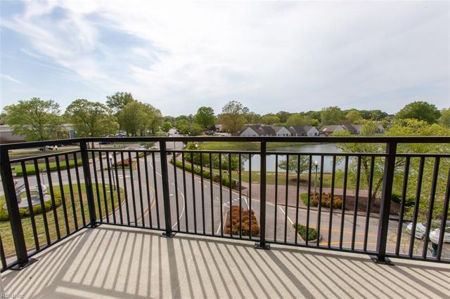 670 Town Center Dr Unit 320, Newport News, VA 23606