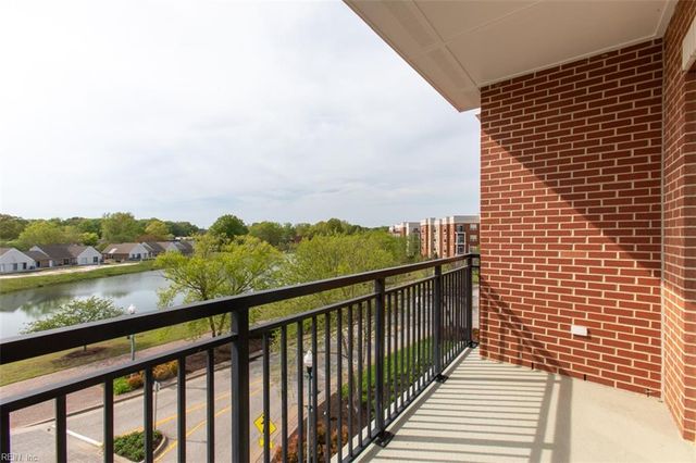 670 Town Center Dr Unit 320, Newport News, VA 23606