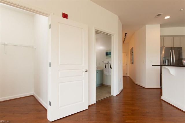 670 Town Center Dr Unit 320, Newport News, VA 23606