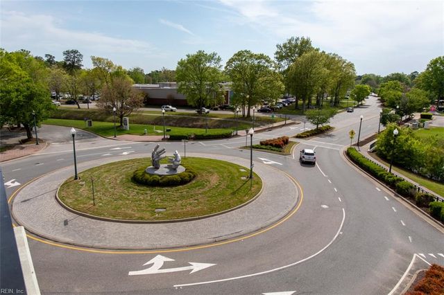 670 Town Center Dr Unit 320, Newport News, VA 23606