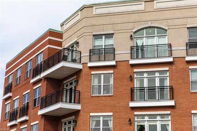 670 Town Center Dr Unit 320, Newport News, VA 23606